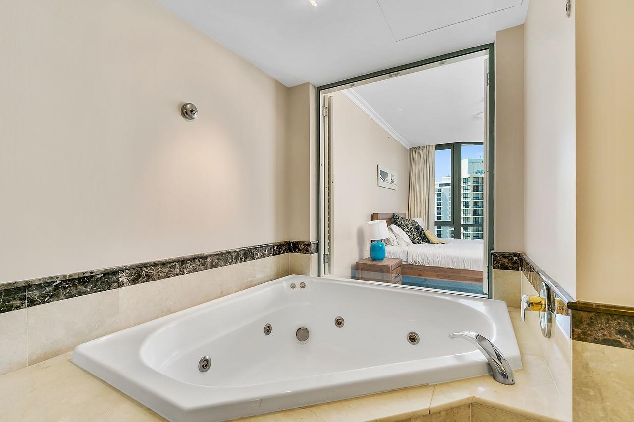 Legends 1 Bedroom Spa Suite - We Accommodate Gold Coast Kültér fotó